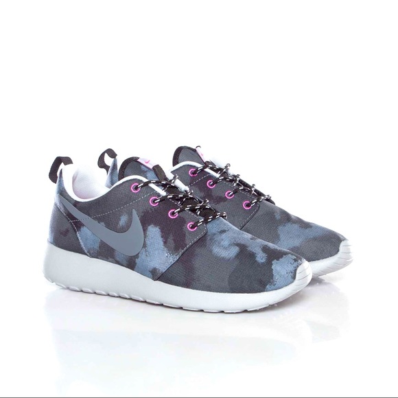 Nike Shoes - Women’s Nike Roche black&cool grey running shoes